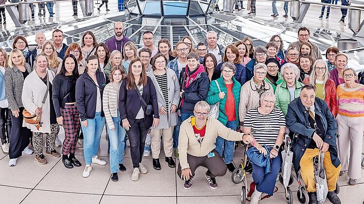 Ein fester Bestandteil jeder politischen Informationsfahrt nach Berlin: Ein Erinnerungs-Gruppenbild auf der Kuppel des Bundestags.