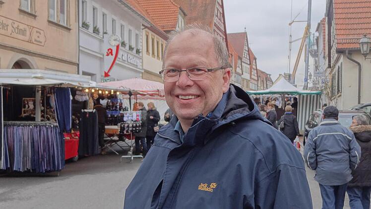Thomas Limpert drehte auch seine Runde über den Markt. Er freut sich, dass die Natur jetzt wieder zu blühen beginnt.