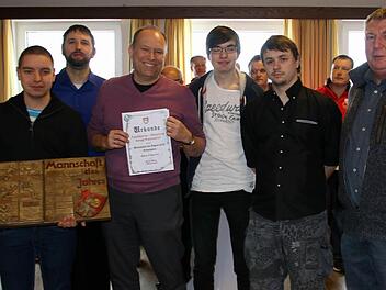 Bei den Erwachsenen ging der Titel an eine Tischtennis-Mannschaft: Das Herrenteam der SpVgg Dietersdorf war 2016 aufgestiegen. Foto: Bettina Knauth
