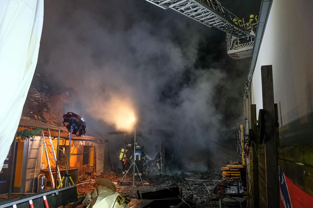 Nürnberger Gaststätte geht in Flammen auf: Anwohner evakuiert
