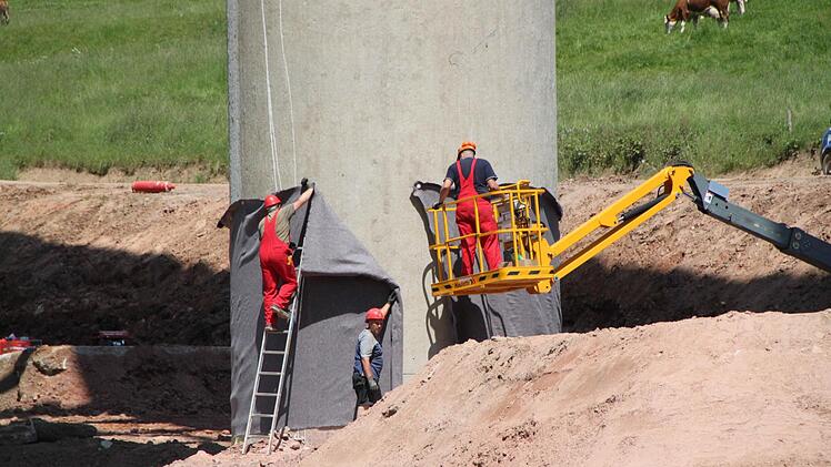Zum Schutz wird es noch umwickelt, damit nicht so viele Teile durch die Gegend fliegen.