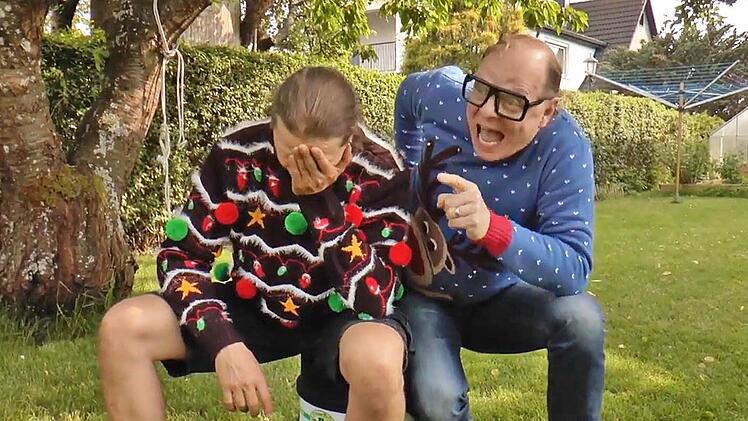 Atze Bauer und Stefan Eichner suchen noch Namen für die beiden (Witz)Figuren, die sie in ihrem Video darstellen. Quelle: YouTube