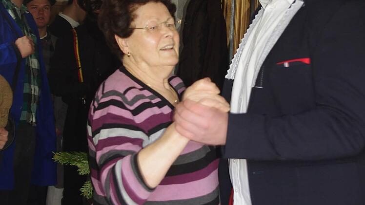 Ein Tänzchen in Ehren mit Anna Jakob
