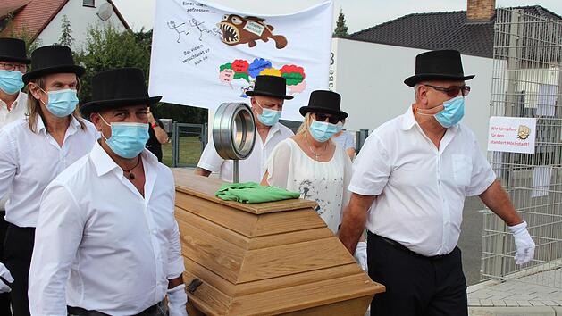 Nadellager sollen in H&ouml;chstadt nicht mehr produziert werden. Die Sparte wurde symbolisch zu Grabe getragen.  Foto: Andreas Dorsch