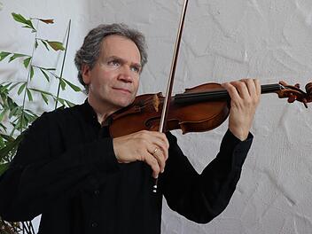 Ulrich Edelmann hat nicht immer so gerne Geige gespielt wie heute als Berufsmusiker. Foto: Sophia Edelmann