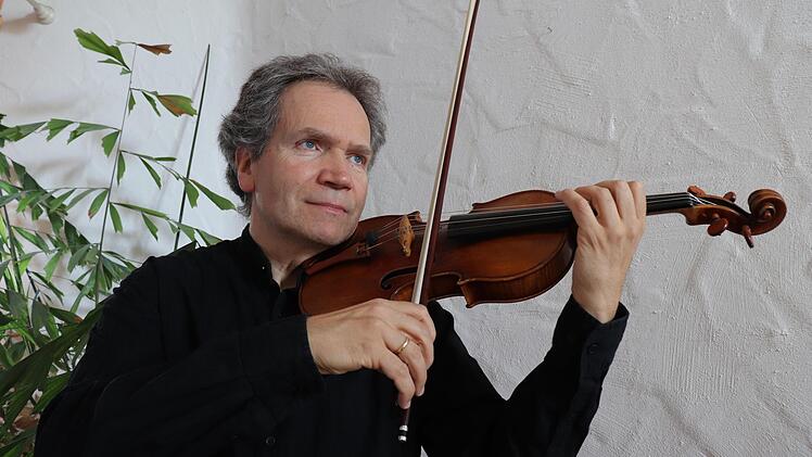 Ulrich Edelmann hat nicht immer so gerne Geige gespielt wie heute als Berufsmusiker. Foto: Sophia Edelmann
