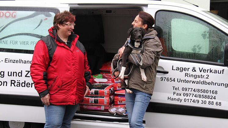 Mit Marion Räder klappt die Zusammenarbeit mit dem Tierheim gut. Sie bringt Futter und die ein oder andere Spende.