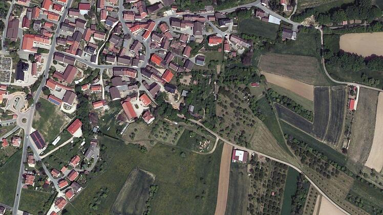 Die Zeiten haben sich gewaltig geändert. Häuser und Straßen vertreiben die Obstwiesen. Foto: Bay. Vermessungsverwaltung
