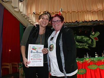 Ulla Opel (rechts) zeichnete Silvia Rebhan aus. Foto: Joachim Beez