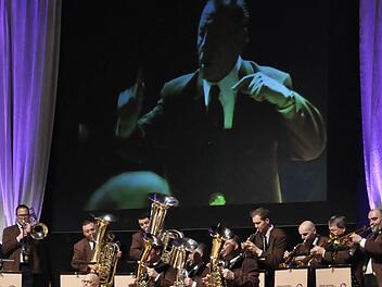Die Egerländer Musikanten, unter der musikalischen Leitung von Ernst Hutter, kamen zur Jubiläumstournee in den Regentenbau.  Foto: Peter Klopf