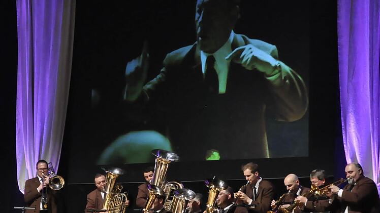 Die Egerländer Musikanten, unter der musikalischen Leitung von Ernst Hutter, kamen zur Jubiläumstournee in den Regentenbau.  Foto: Peter Klopf