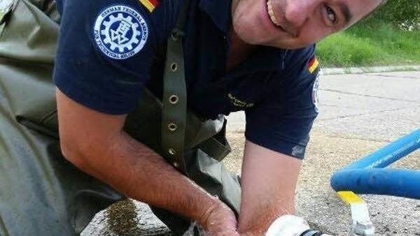 Im Irak war Tobias Burger 2014 zum ersten Mal. Im gleichen Jahr flog er nach heftigen Überschwemmungen auf dem Balkan nach Serbien, um die Trinkwasserversorgung wieder in Gang zu bringen.  Foto: privat