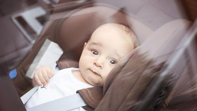 Coburg: 29-Jährige übersieht Auto - vier Verletzte, darunter Kleinkind (1)