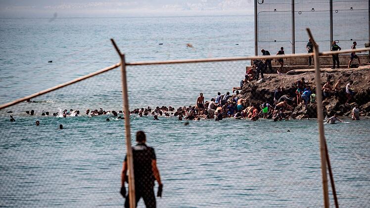Migranten in Spanien-Exklave Ceuta