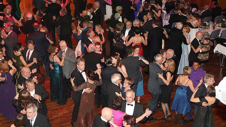 Beim Charity-Ball im Kongresshaus war die Tanzfläche immer gut gefüllt.Wolfgang Desombre