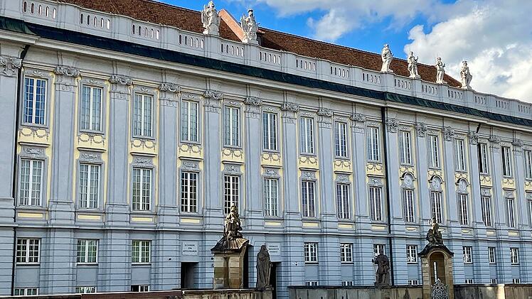 In der Residenz Ansbach siehst du markgräfliche Prunkräume mit originaler Einrichtung.