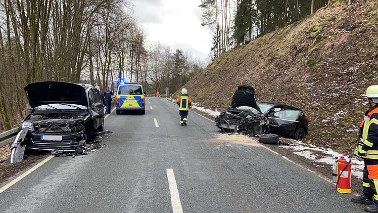 Frontalkollision im Kreis Coburg fordert drei Verletzte