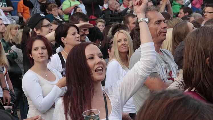 Xavier Naidoo machte seine Fans am Samstag im Forchheimer Jahnstadion glücklich. Foto: Josef Hofbauer