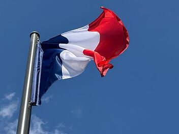 Die Trikolore weht in Paris