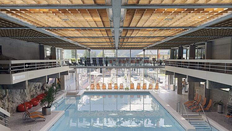 In den 1960er-Jahren durchbrachen futuristische Geb&auml;ude wie die Felsentherme die Belle-&Eacute;poque-Kulisse von Bad Gastein. Sie boten Raum f&uuml;r gro&szlig;e Shows, bei denen Prominente wie Liza Minnelli, Charles Aznavour und Ray Charles auftraten.