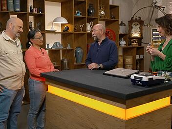 Zu Gast bei "Bares f&uuml;r Rares" konnten zwei Verk&auml;ufer ihr Gl&uuml;ck bei der Expertise kaum fassen.