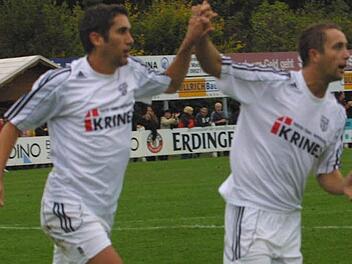 Vor zwei Jahren bejubelten Daniel Rinbergas (rechts) und Stefan Seufert noch gemeinsam Treffer für den FC Sand. Am Freitag stehen sich die beiden in verschiedenen Teams gegenüber.