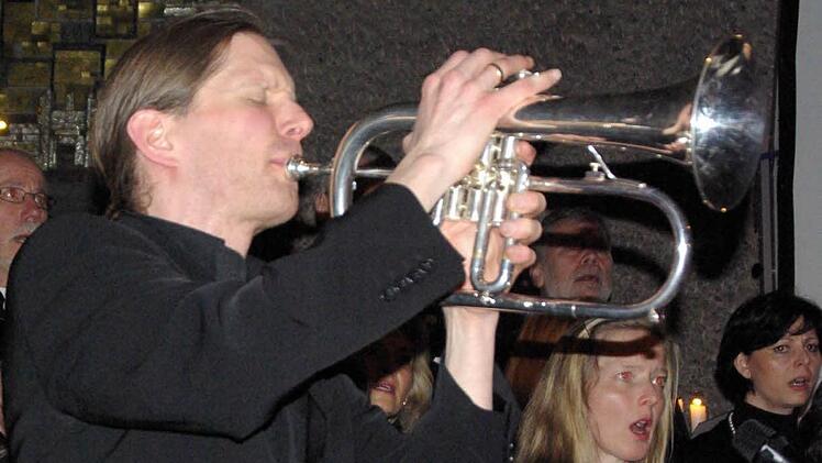 Chorleiter am Flügelhorn: Stefan Ammersbach.