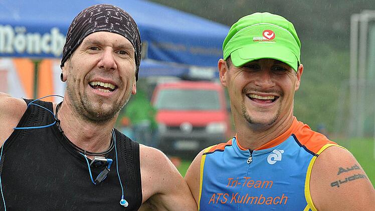 Auf der Strecke Konkurennten, nach dem Rennen schon wieder beim Plausch: Marc Heller (links) und Andreas Maiwald belegten Platz 7 und 8 in der Gesamtwertung des Hauptlaufes.