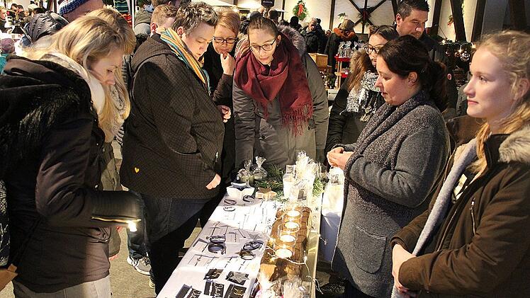 Casteller Weihnachtsmarkt bleibt Anziehungspunkt
