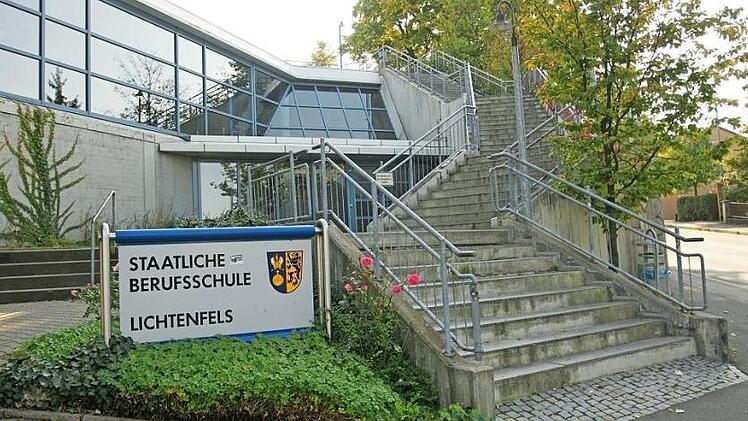 Am dem kommenden Schuljahr werden an der Berufsschule Lichtenfels Kaufleute im E-Commerce ausgebildet. Diese Entscheidung gab Kultusminister Sibler gestern bekannt.  Foto: Landratsamt