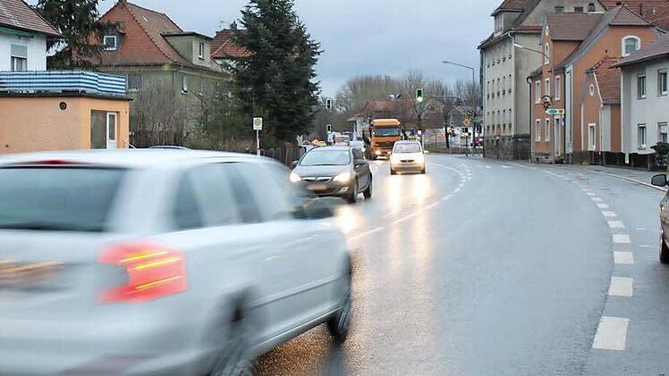 Die Ortsdurchfahrt der B 173 in Küps ist stark befahren. Deshalb fordert man beim Ausbau mit einer Art Tunnel eine verträgliche Lösung. Foto: Archiv