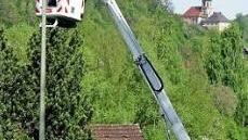 Investitionsprogramm: Bei 50 Straßenleuchten werden 181- Watt-Leuchtmittel gegen neue mit 32 Watt ausgetauscht. Foto: D. Hübner