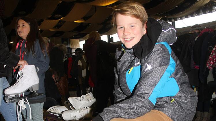 Nils Böhmer (12)  hat ein Paar neue Schlittschuhe in Größe 43 gefunden.