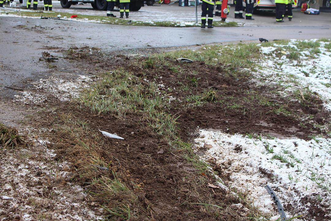 Landkreis Fürth: Auto überschlägt sich - 42-Jähriger lebensgefährlich verletzt