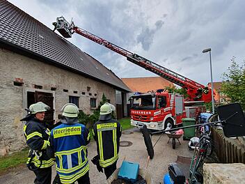 Das Unwetter hinterließ im mittelfränkischen Leutershofen einen hohen Schaden zurück. Foto: Ittig/News5