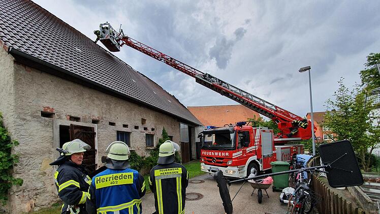Das Unwetter hinterließ im mittelfränkischen Leutershofen einen hohen Schaden zurück. Foto: Ittig/News5