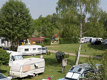 Auf dem Campingplatz Schiefer Turm bei Würzburg erleben Sie einen komfortablen Aufenthalt. Foto: 3WM GmbH/Campingplatz Schiefer Turm.