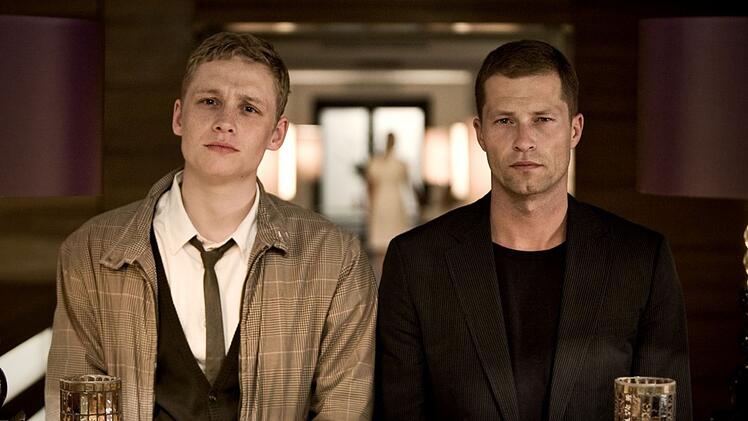 Klatsch-Reporter Ludo (Til Schweiger, rechts) und sein Fotograf Moritz (Matthias Schweigh&ouml;fer) wittern eine gro&szlig;e Story.