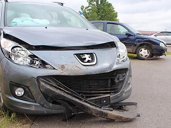 Nach dem Unfall hatten beide Autos nur noch Schrottwert.  Fotos: Martin Kreklau