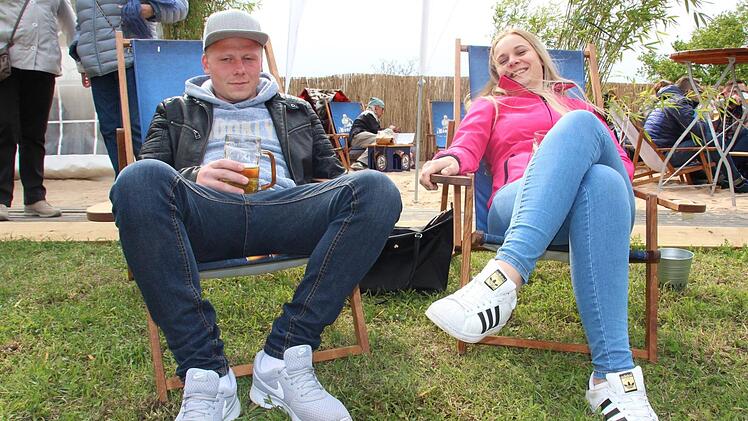 Tobias Nolte und Melanie Okroj ließen es sich gut gehen.  Foto: Andreas Schmitt