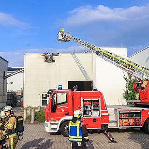 Brand in Lagerhalle in Bamberg