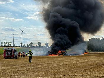 Landmaschine brennt bei Herzogenaurach
