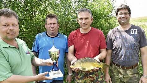 Bei der Preisübergabe (von links) Achim Löffler, Frank Sellner, Rainer Dietz und Matthias Jakob  Foto: Gerold Snater