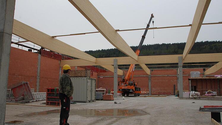 Auf der Baustelle für den neuen Markt in der Kissinger Straße geht es vor.an: Blick ins Gebäude. Foto: Ulrike Müller