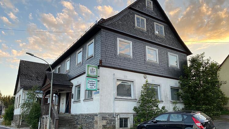Das ehemalige Gasthaus "Frankenwald" stand erneut beim Gemeinderat in der Diskussion. Dort gibt es neue Überlegungen, nunmehr will man zusammen mit der Caritas für ältere Bürger Wohnraum schaffen. Michael Wunder