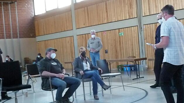 Der Thundorfer Gemeinderat testete in seiner j&uuml;ngsten Sitzung verschiedene St&uuml;hle f&uuml;r das Rathaus.