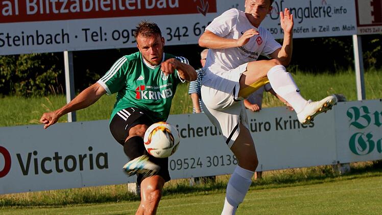 Gegen Kickers Würzburg II kamen Thorsten Schlereth (links) und seine Mannschaftskameraden in der Offensive kaum zu Zug. Beim TSV Aubstadt unternehmen sie einen erneuten Anlauf, die ersten Punkte der Saison einzufahren.