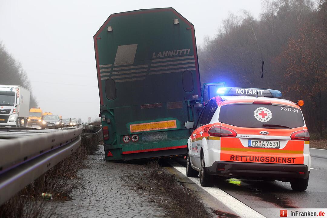 Kilometerlange Staus nach Lkw-Unfall auf der A3 - Fahrer erleidet wŠhrend Fahrt Herzinfarkt