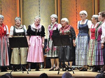 Fränkische Wein- und Liebeslieder - die Vasbühler Sängerinnen hatten für jeden Geschmack ein Lied auf der Zunge.  Fotos: Peter Klopf