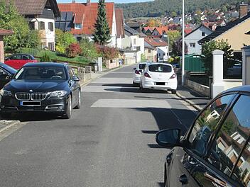 Der "Gräfenberg" in Fuchsstadt wird mit einem einseitigen Parkverbot belegt, um eine bessere Durch- und Ausfahrt aus den Grundstücken zu erreichen. Winfried Ehling